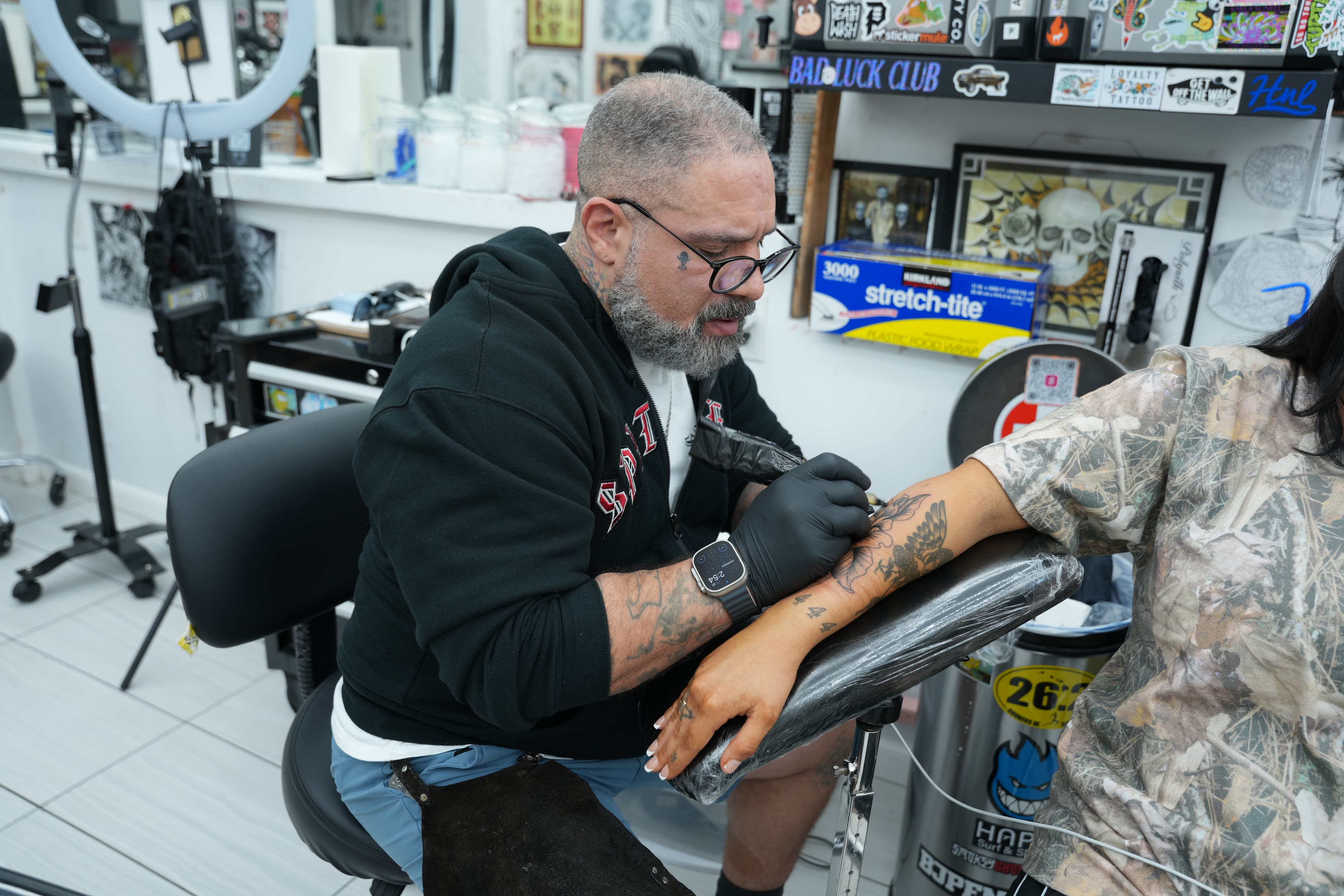Isaac Mackenzie tattooing a client at TNT Tattoo in Aiea, Oahu
